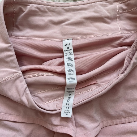 Lululemon Speed Up Short 2.5 in Dusty Pink - Picture 3 of 4